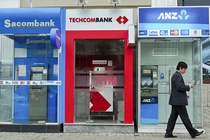 ATM o Sai Gon ngung phuc vu sau 22h, Ngan hang Nha nuoc vao cuoc hinh anh
