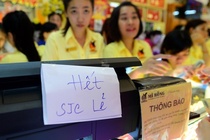 Vàng giảm nhẹ, người mua vẫn lỗ cả triệu đồng