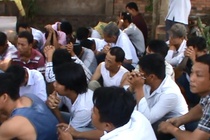 Tham gia danh bac, hang chuc nguoi bi bat giu hinh anh