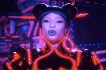 Nicki Minaj ra MV dinh kien ve nguoi chau A gay tranh cai hinh anh