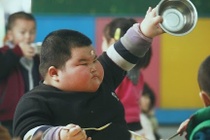 Ty le tre em chau A beo phi tang manh trong dai dich hinh anh