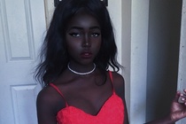 Co gai My duoc menh danh la ‘bup be Barbie da mau’ hinh anh