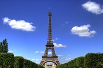Can ho bi mat tren dinh thap Eiffel hinh anh