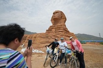 Trung Quoc dap tuong Nhan su gia hinh anh