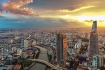 Doanh so ban le, lam phat cua Viet Nam tang trong thang 4 hinh anh