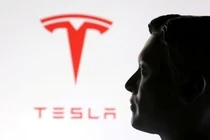 Elon Musk lui buoc hinh anh
