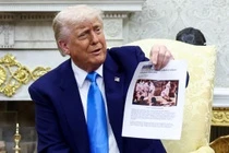 Cach ong Trump 'gai bay' tong thong Nam Phi tai Phong Bau duc hinh anh