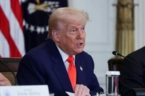 Ong Trump doa ap thue 50% len hang chau Au tu 1/6 hinh anh