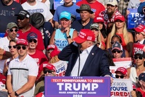 Mot nam sau vu am sat hut, ong Trump ke lai '1 milimet sinh tu' hinh anh