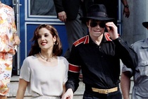 Vo cu tiet lo da cuu Michael Jackson khoi cao buoc quay roi tre em hinh anh