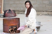 Nu ca si tiet lo khong co cat-xe khi con la thanh vien Momoland hinh anh