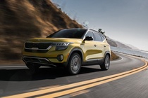 SUV Kia Seltos co mat tai My, du cong nghe ho tro lai hinh anh
