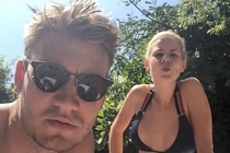 Thú chơi ngông của Bendtner sau khi thất nghiệp