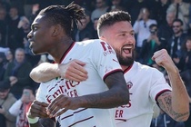AC Milan tiếp tục bám đuổi Napoli