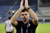 Steven Gerrard len chuc ong ngoai o tuoi 45 hinh anh