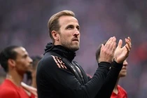 Kane an mung khi vo dich Bundesliga hinh anh