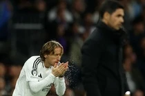 Xabi Alonso da dung ve Modric hinh anh