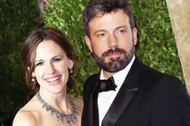 Jennifer Garner va Ben Affleck niu keo hon nhan hinh anh