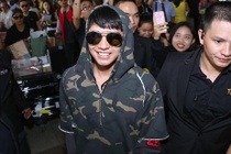 Noo Phuoc Thinh bi fan bua vay khi ve nuoc hinh anh