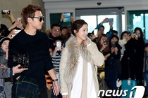 Kim Tae Hee va Bi Rain bi bat gap toi My du lich sau dip Tet hinh anh