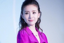 Dong Khiet bi to cam can con trai gap ong noi dau om hinh anh