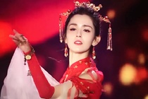 My nhan Tan Cuong gay tranh cai khi duoc o be vi qua dep hinh anh