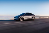 Doanh số Tesla tăng kỷ lục nhờ giảm giá