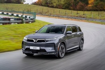 Xe dien VinFast thanh cong o Viet Nam, con nuoc ngoai thi sao? hinh anh