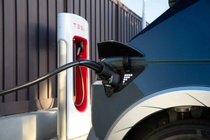 Tesla tuyển quân tại Việt Nam, sẽ sớm xây trạm sạc?