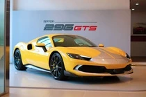 Ngam sieu xe Ferrari 296 GTS Asseto Fiorano tri gia hon 30 ty dong hinh anh