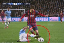 Messi bị phạm lỗi ngoài vòng cấm, Barca vẫn hưởng penalty