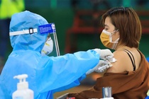 Tu cong ty ve noi cu tru tiem vaccine, toi co vi pham Chi thi 16? hinh anh