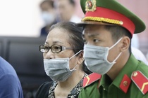 Bị cáo Dương Thị Bạch Diệp được HĐXX cho rời tòa sớm