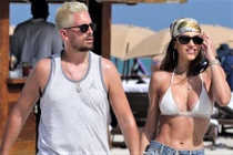 Cha Amelia Hamlin thay ky quac khi con gai hen ho Scott Disick hinh anh