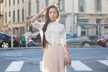 Bien hoa da phong cach voi chan vay maxi hinh anh