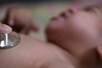 Loai virus gay viem phoi o tre nhung chua co vaccine, thuoc dac tri hinh anh