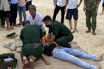 Nghỉ lễ rủ nhau đi biển tắm, 4 học sinh bị đuối nước
