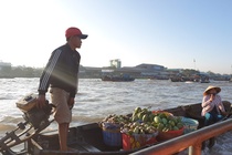 Phiên chợ nổi ngày Tết