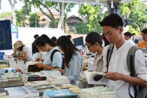 Sach gia, sach lau van tung hoanh hinh anh