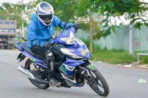 Lam the nao de chay xe con tay muot ma trong thanh pho dong duc? hinh anh