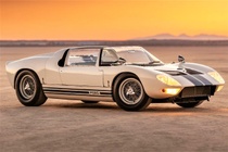 Dau gia sieu xe Ford GT40 Roadster tri gia hon 9 trieu USD hinh anh