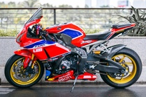 Honda CBR1000RR cùng loạt đồ chơi đắt tiền tại TP.HCM