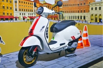 Chi tiet Vespa GTS 150 Racing Sixties tai Viet Nam hinh anh