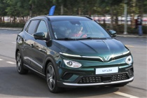 VinFast bán được 1.220 xe trong tháng 8, 5 chiếc là VF e34