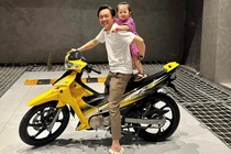 Ong Nguyen Quoc Cuong bo sung xe may Yamaha 125ZR vao bo suu tap hinh anh