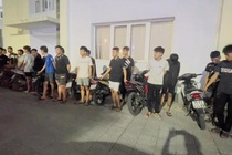 37 thanh nien mang hung khi tu tap 'hon chien' o Hue hinh anh