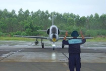Cac to bay L-39NG chuyen san tham gia nhiem vu A80 hinh anh