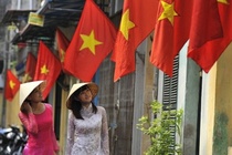 Lay y kien mang xa hoi de xem xet hoan doi lich nghi le 30/4 va 1/5 hinh anh