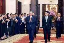 Tong Bi thu, Chu tich nuoc gap mat can bo Van phong Chu tich nuoc hinh anh