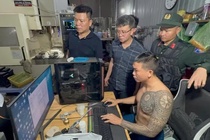 Pha duong day san xuat, mua ban sung quy mo lon duoi vo boc xuong co khi hinh anh